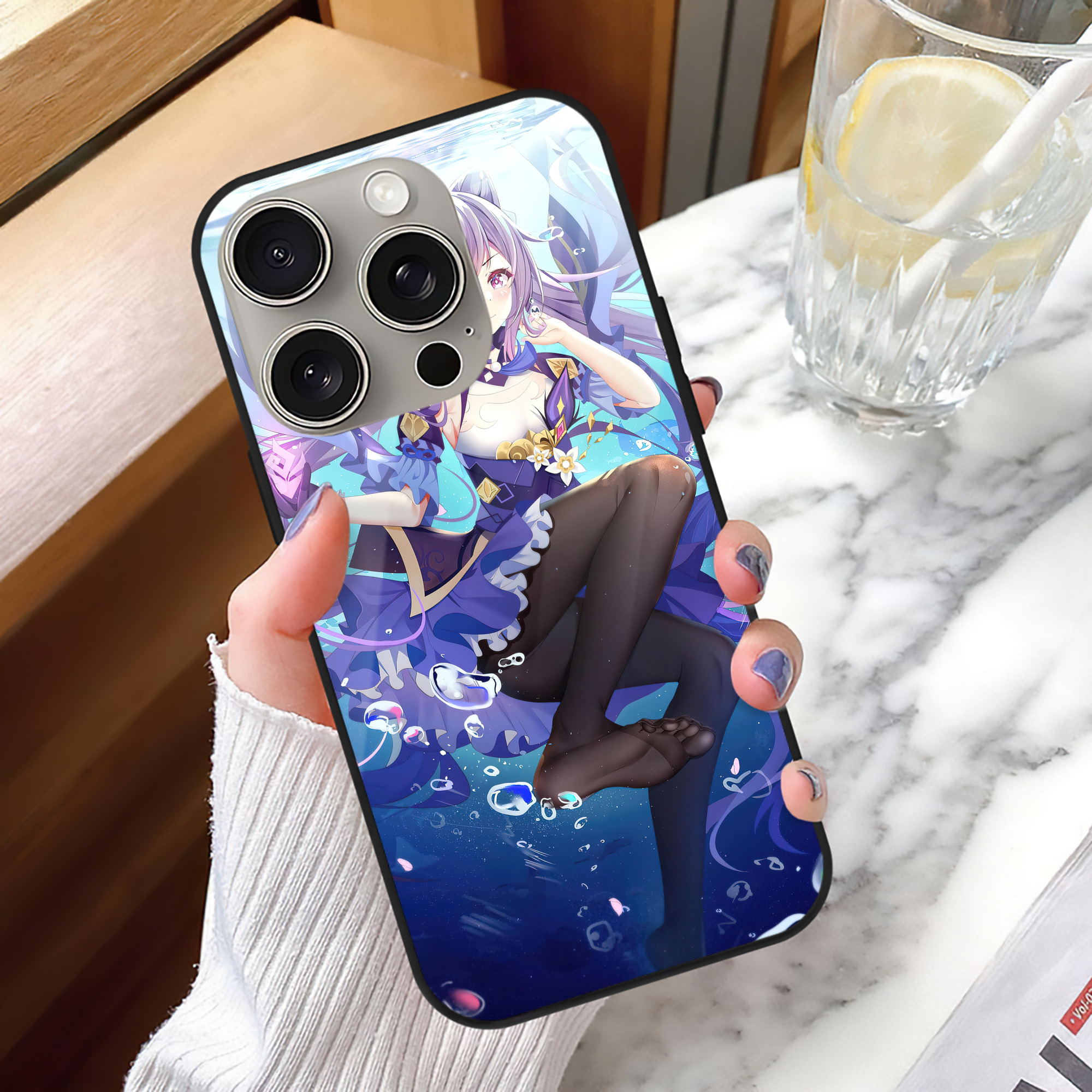 げんし神 genshin 【iPhone15Pro対応】スマホケース 耐衝撃＆黄変防止 背面ガラス