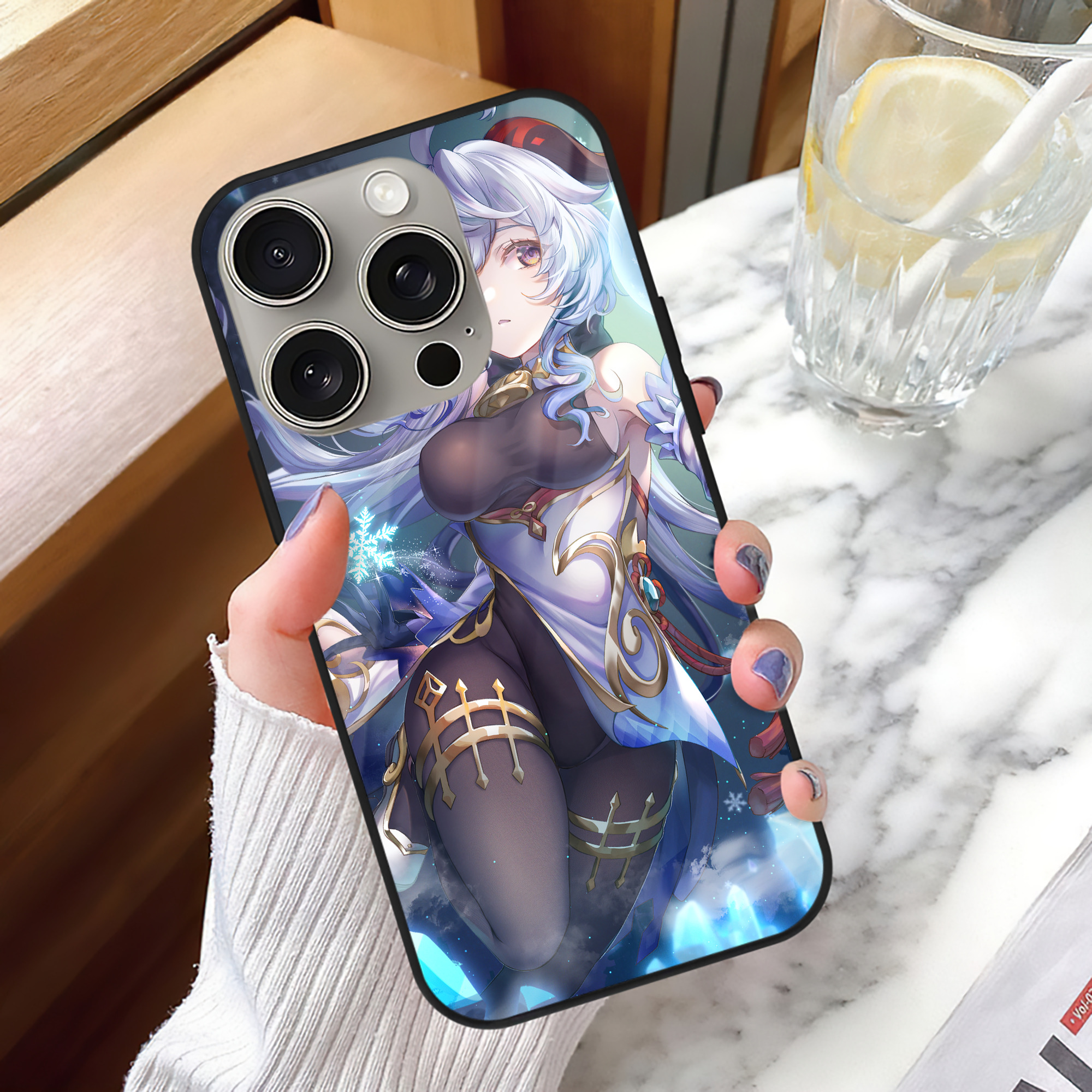 げんし神 genshin 【iPhone15Pro対応】スマホケース 耐衝撃＆黄変防止 背面ガラス