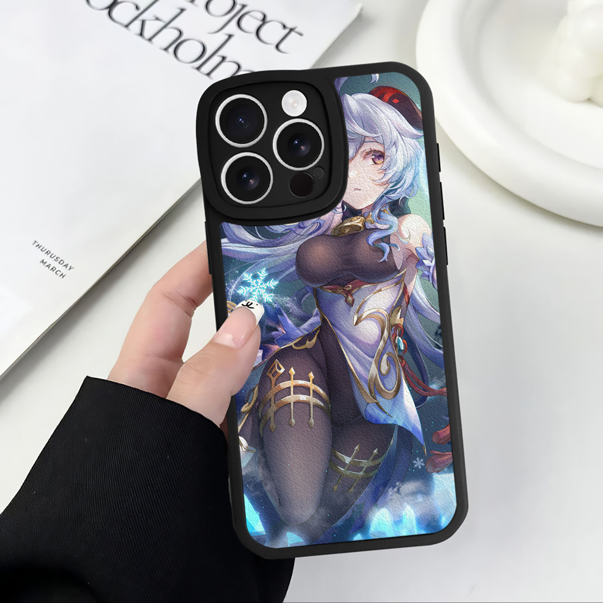 げんし神 genshin 【iPhone 16シリーズ対応】シリコンスマホケース（レザー調） 材質：シリコン