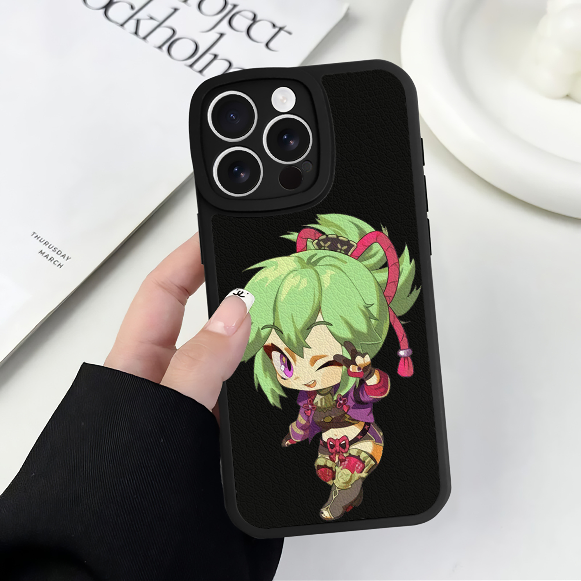 げんし神  久岐忍 くき しのぶ genshin Kuki Shinobu 【iPhone 16シリーズ対応】シリコンスマホケース（レザー調） 材質：シリコン