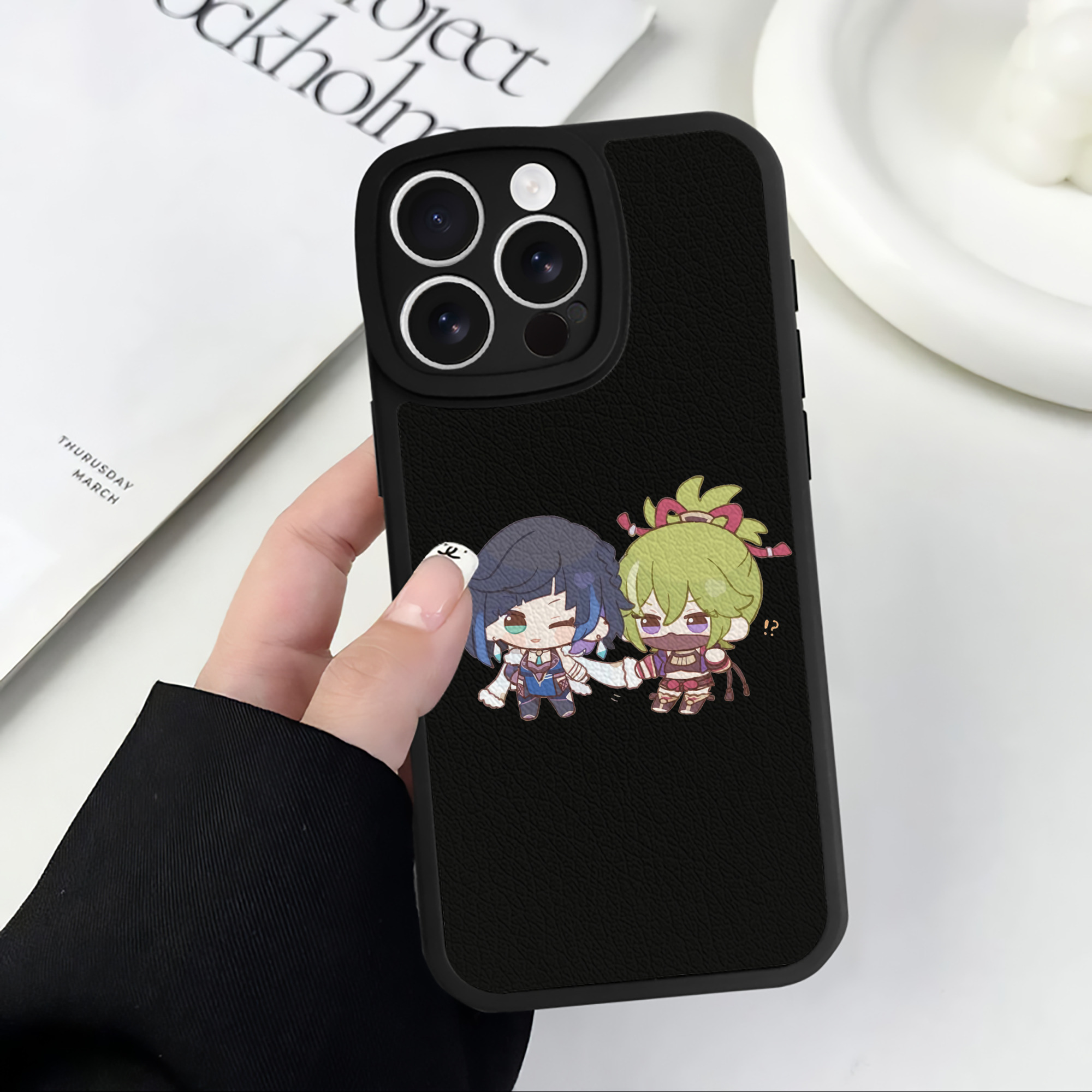 げんし神  久岐忍 くき しのぶ genshin Kuki Shinobu 【iPhone 16シリーズ対応】シリコンスマホケース（レザー調） 材質：シリコン