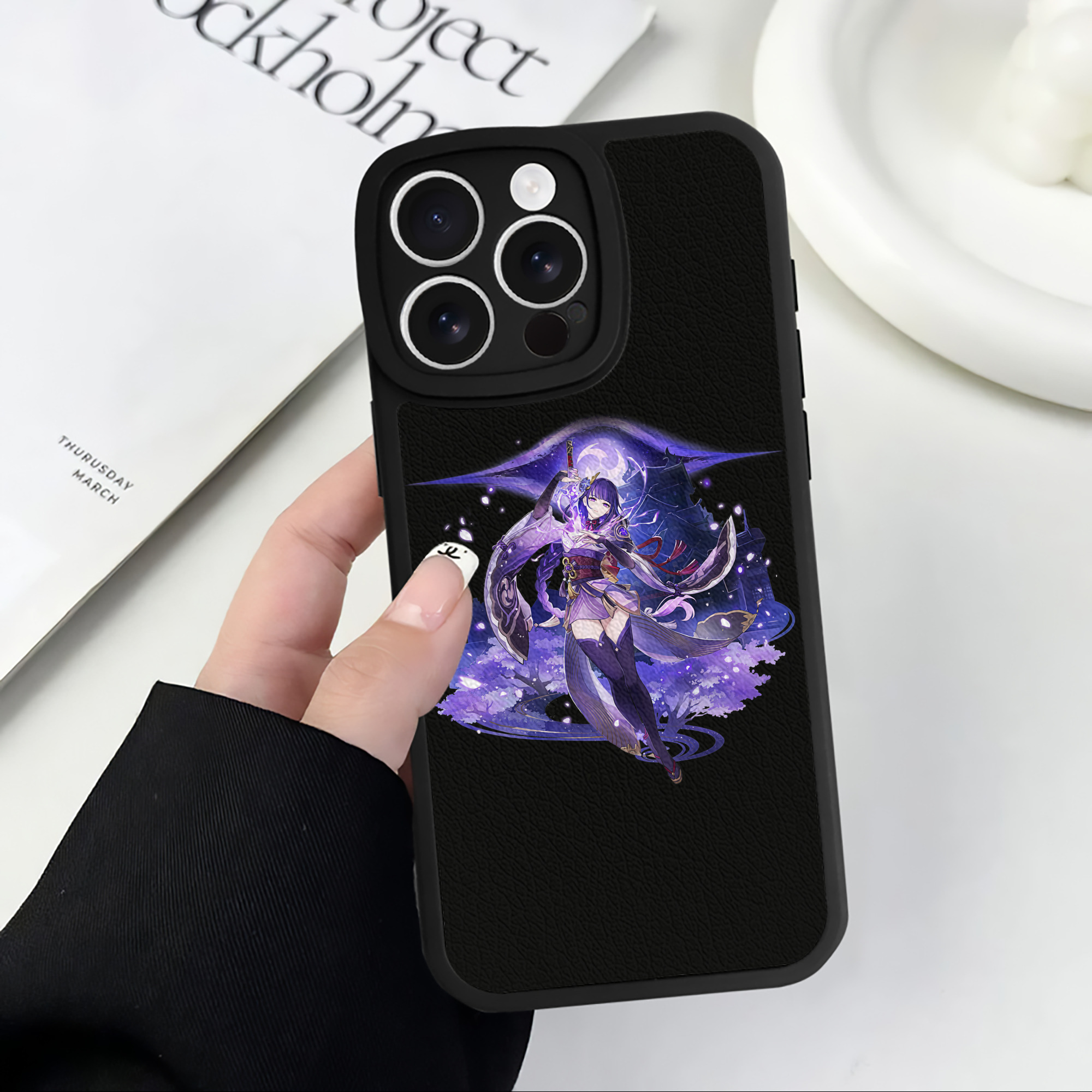 げんし神 雷電将軍 らいでんしょうぐん genshin Raiden Shogun 【iPhone 16シリーズ対応】シリコンスマホケース（レザー調） 材質：シリコン