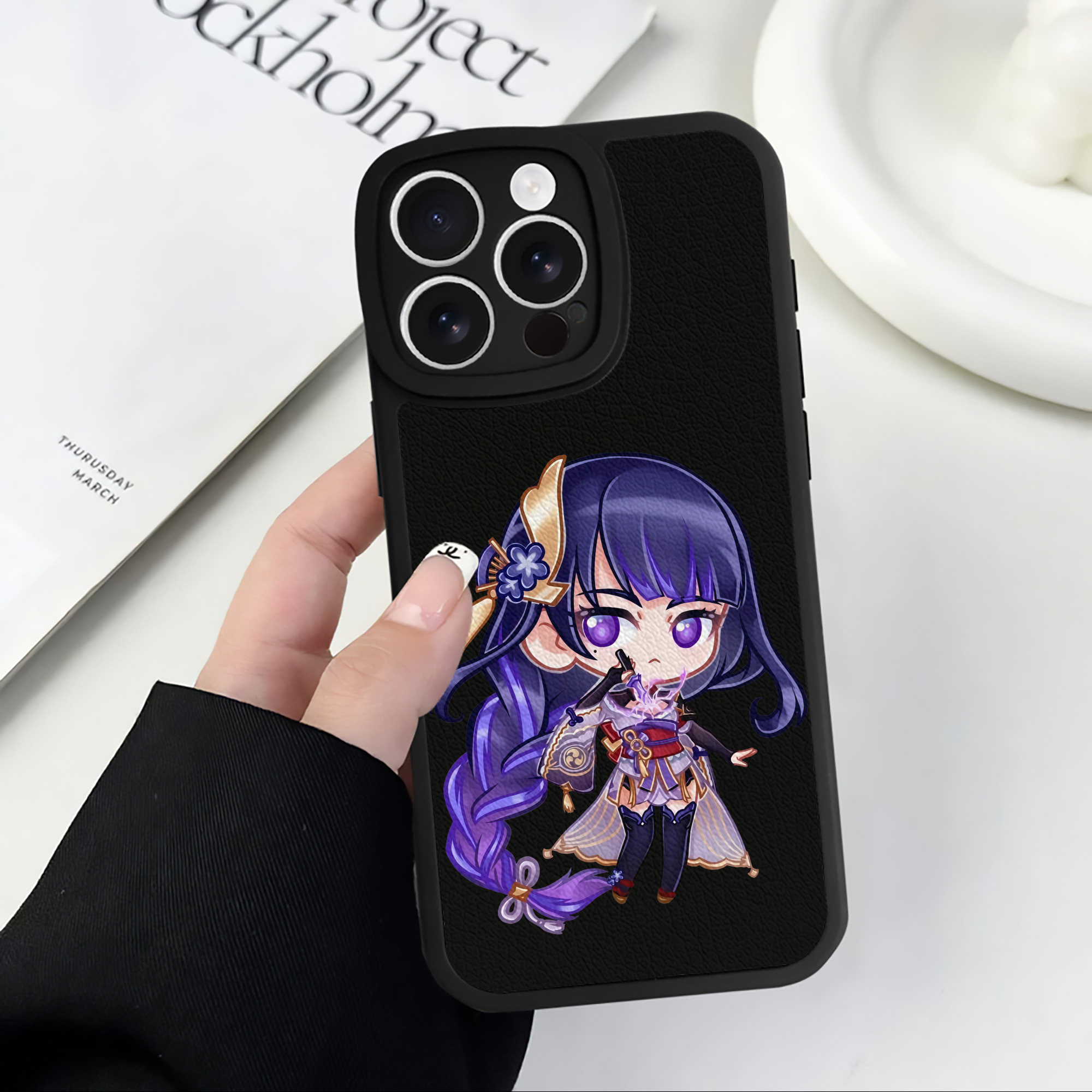 げんし神 雷電将軍 らいでんしょうぐん genshin Raiden Shogun 【iPhone 16シリーズ対応】シリコンスマホケース（レザー調） 材質：シリコン