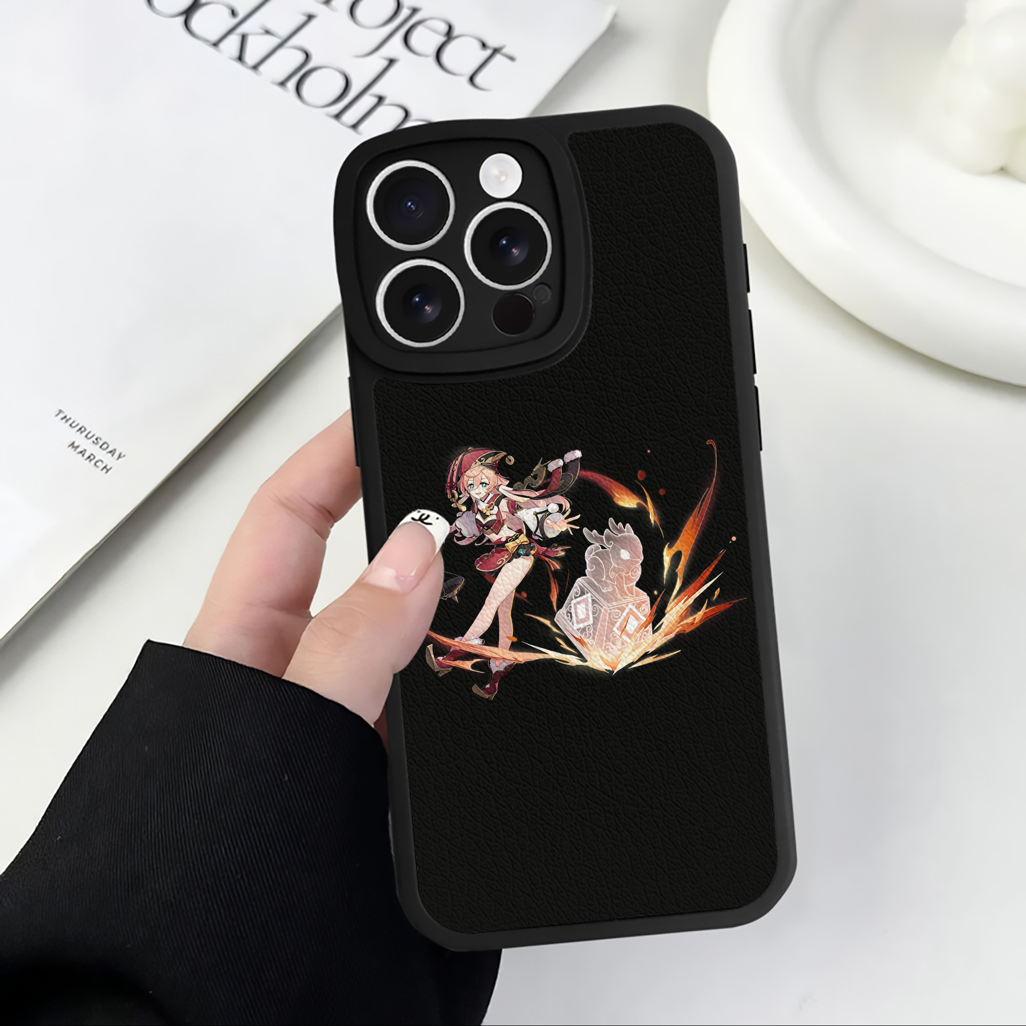 げんし神 ヤンフェイ genshin Yanfei 【iPhone 16シリーズ対応】シリコンスマホケース（レザー調） 材質：シリコン