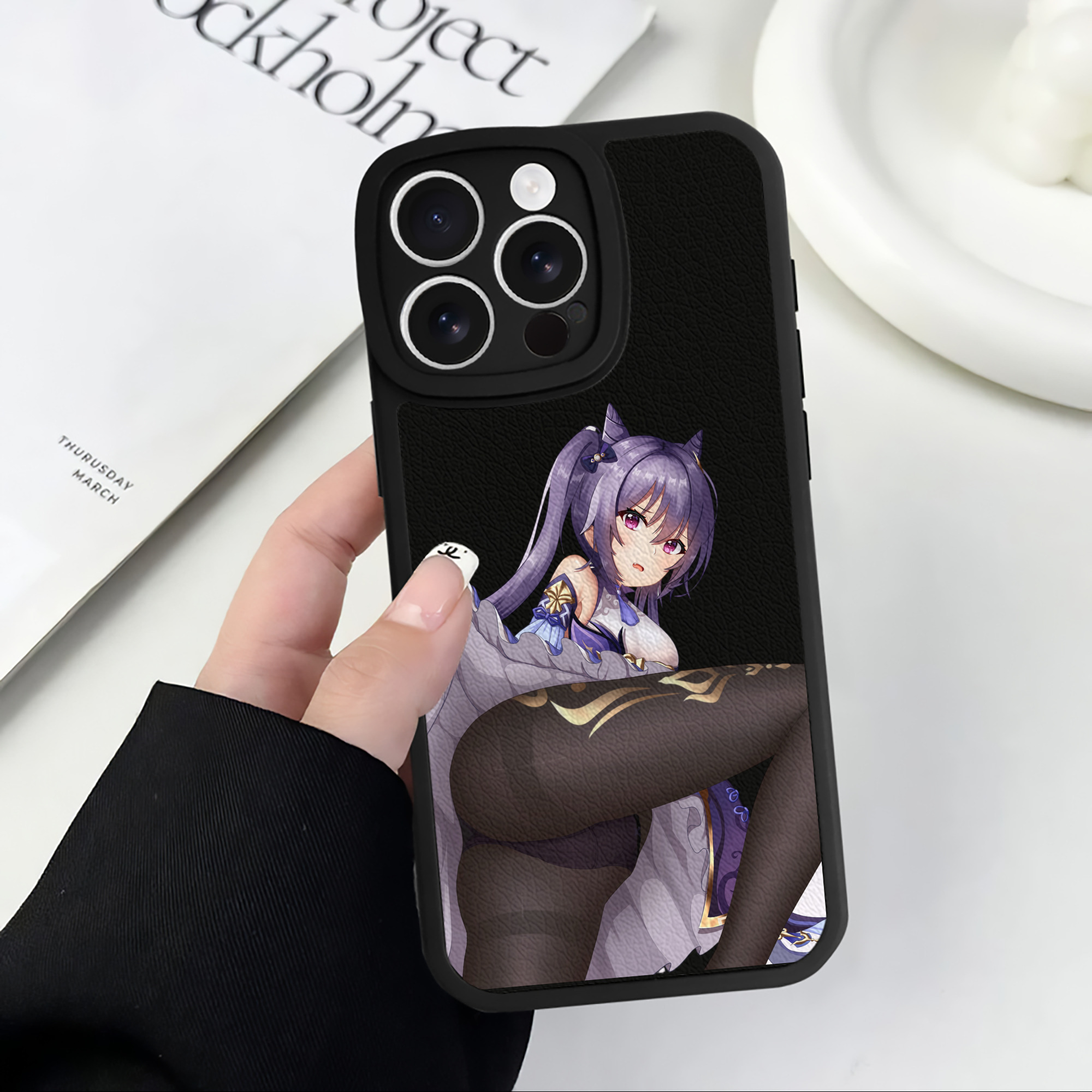 げんし神 刻晴 こくせい genshin Kokusei 【iPhone 16シリーズ対応】シリコンスマホケース（レザー調） 材質：シリコン