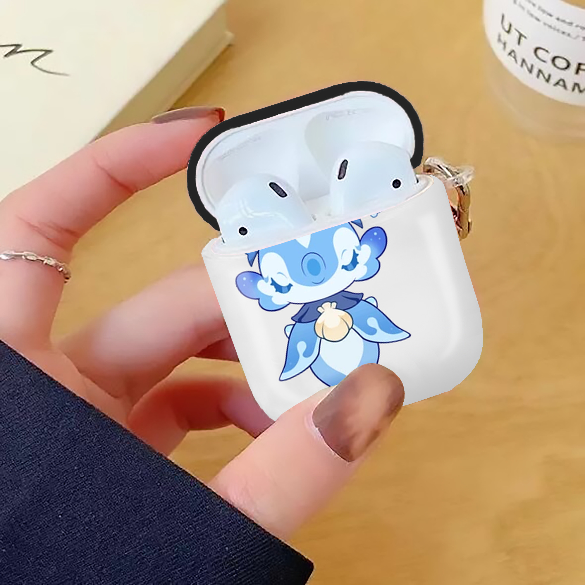げんし神 フリーナ genshin Furina AirPods 第2世代保護ケース ハードシェル ブラック 耐衝撃・防指紋・カラビナ付き