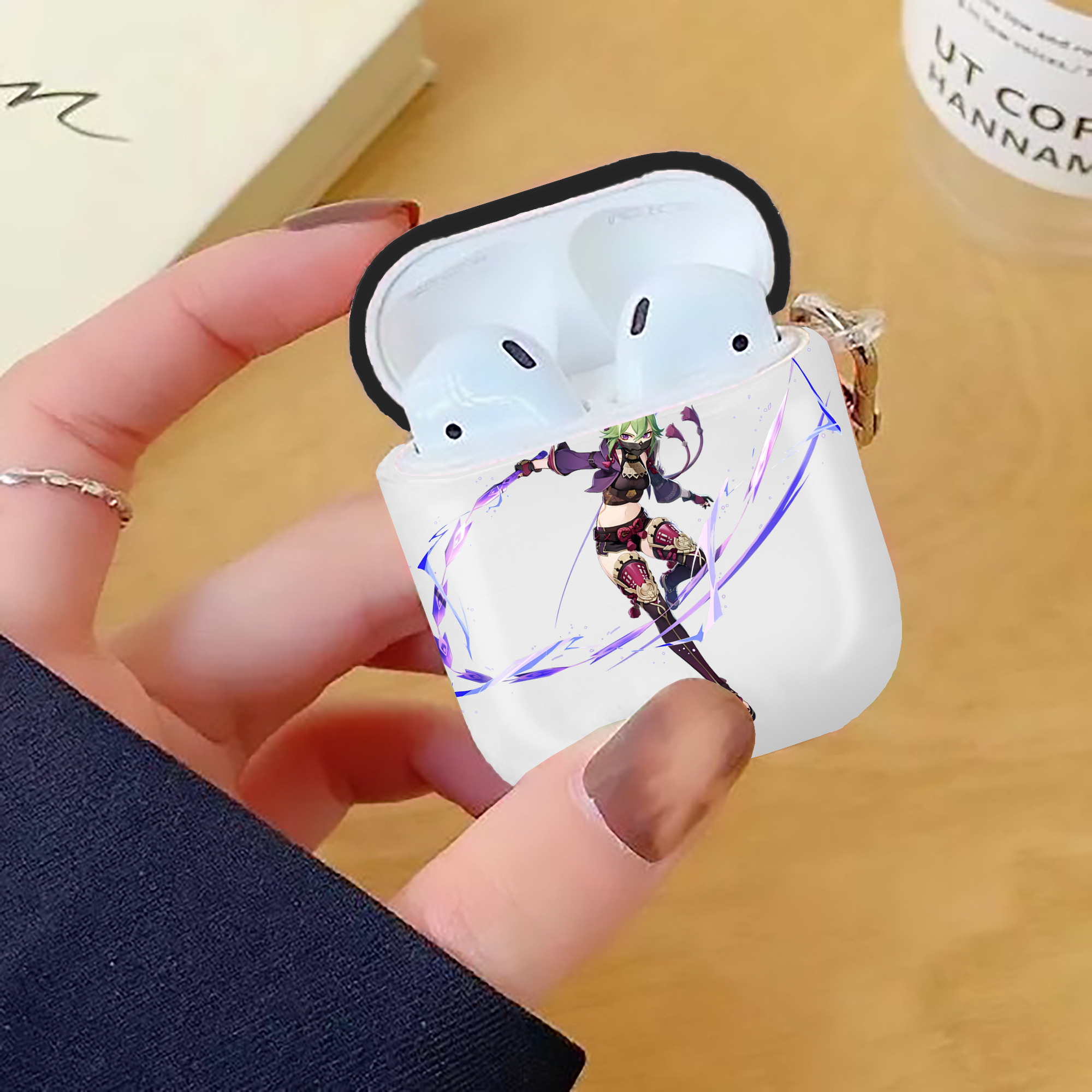 げんし神  久岐忍 くき しのぶ genshin Kuki Shinobu AirPods 第2世代保護ケース ハードシェル ブラック 耐衝撃・防指紋・カラビナ付き