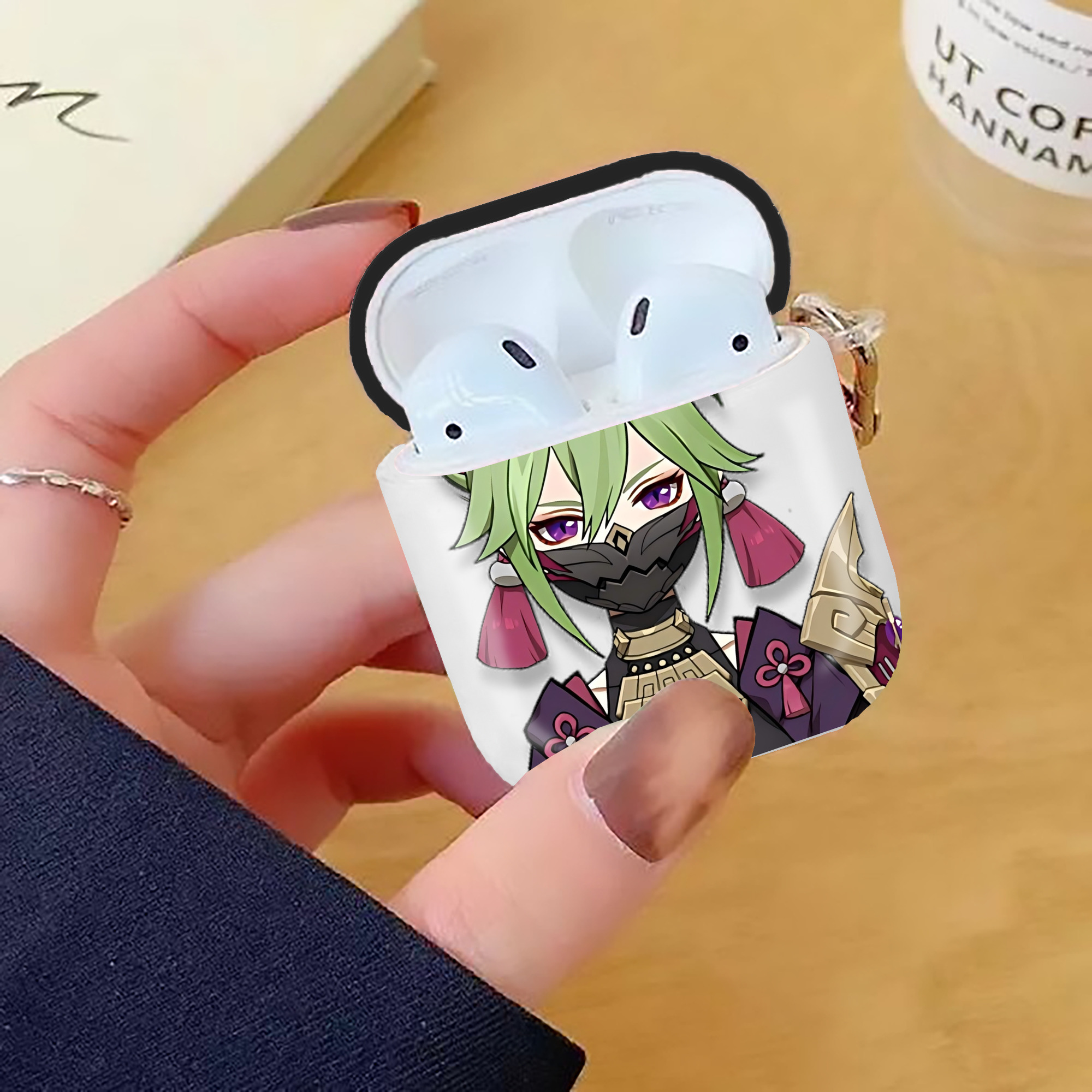 げんし神  久岐忍 くき しのぶ genshin Kuki Shinobu AirPods 第2世代保護ケース ハードシェル ブラック 耐衝撃・防指紋・カラビナ付き