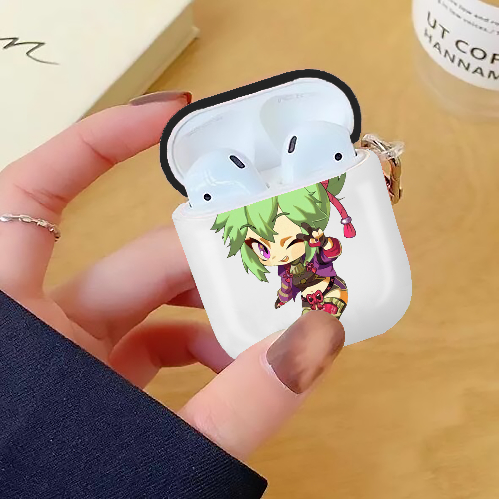 げんし神  久岐忍 くき しのぶ genshin Kuki Shinobu AirPods 第2世代保護ケース ハードシェル ブラック 耐衝撃・防指紋・カラビナ付き