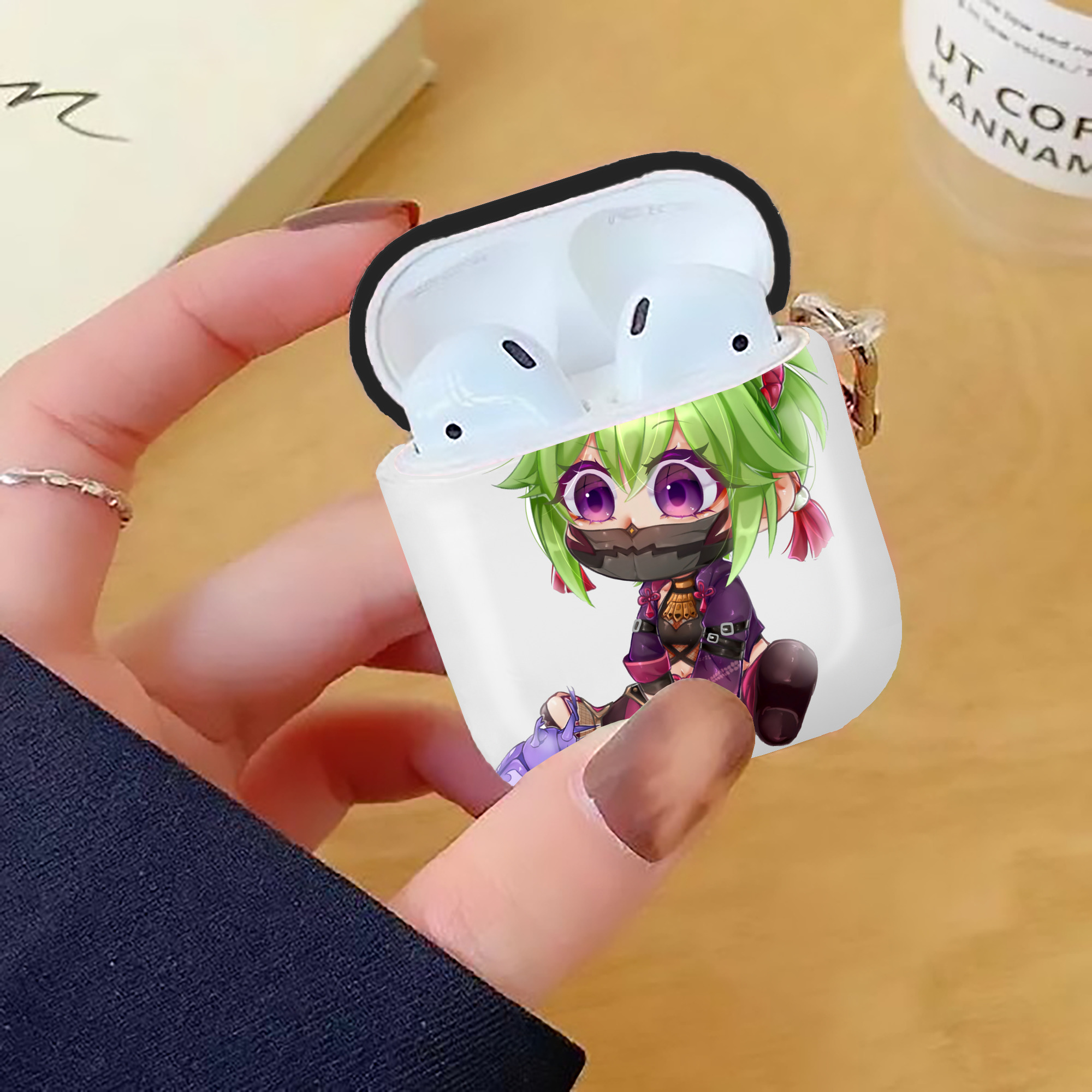 げんし神  久岐忍 くき しのぶ genshin Kuki Shinobu AirPods 第2世代保護ケース ハードシェル ブラック 耐衝撃・防指紋・カラビナ付き