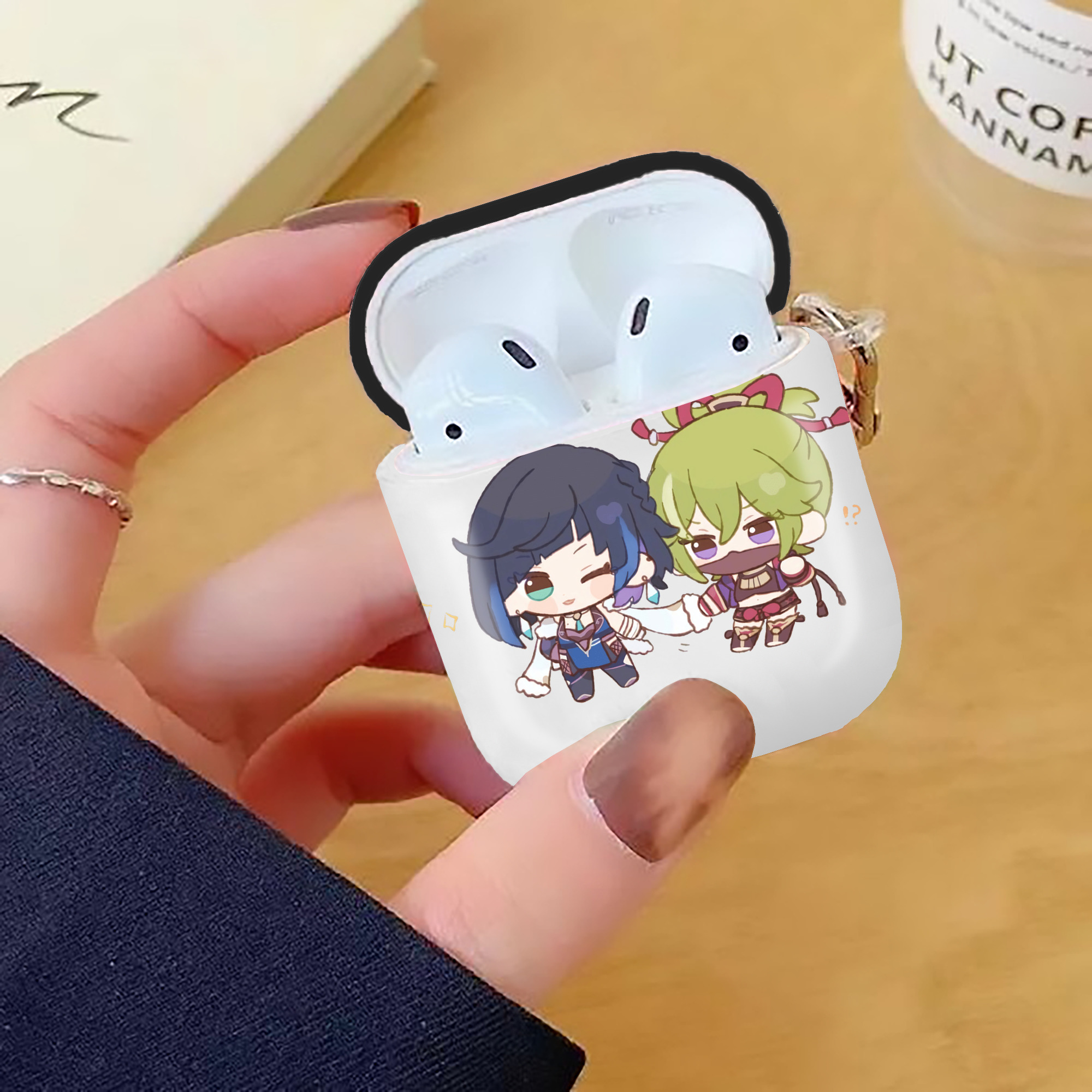 げんし神  久岐忍 くき しのぶ genshin Kuki Shinobu AirPods 第2世代保護ケース ハードシェル ブラック 耐衝撃・防指紋・カラビナ付き