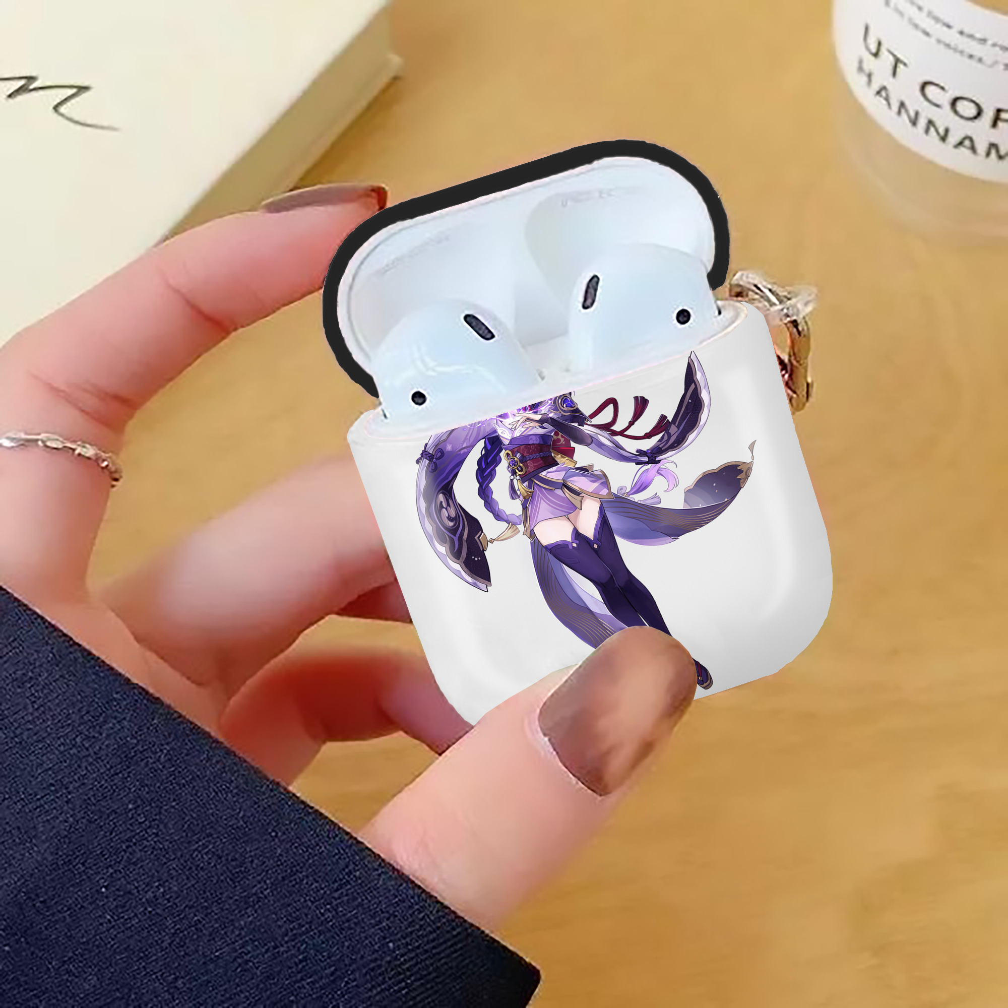 げんし神 雷電将軍 らいでんしょうぐん genshin Raiden Shogun AirPods 第2世代保護ケース ハードシェル ブラック 耐衝撃・防指紋・カラビナ付き