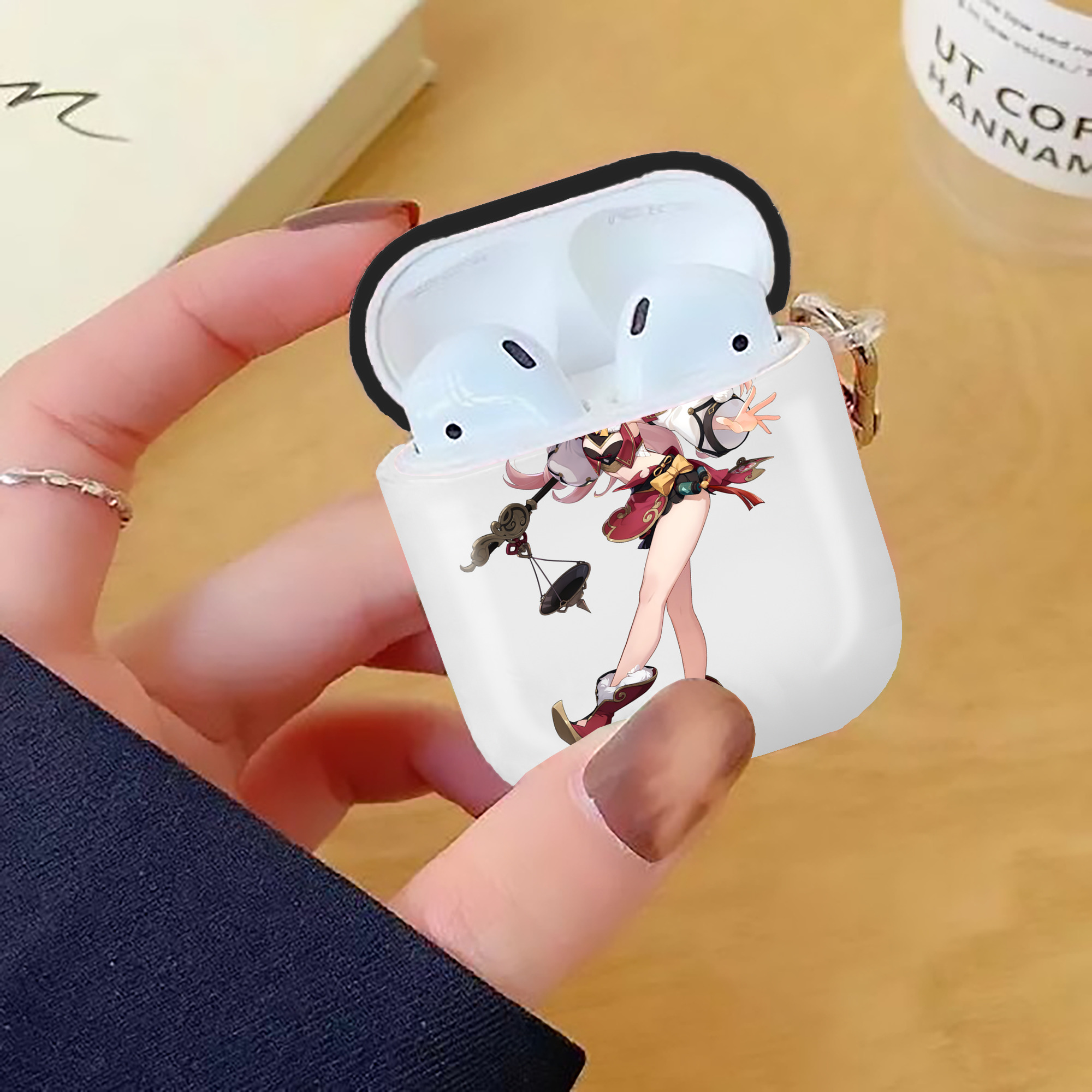 げんし神 ヤンフェイ genshin Yanfei AirPods 第2世代保護ケース ハードシェル ブラック 耐衝撃・防指紋・カラビナ付き