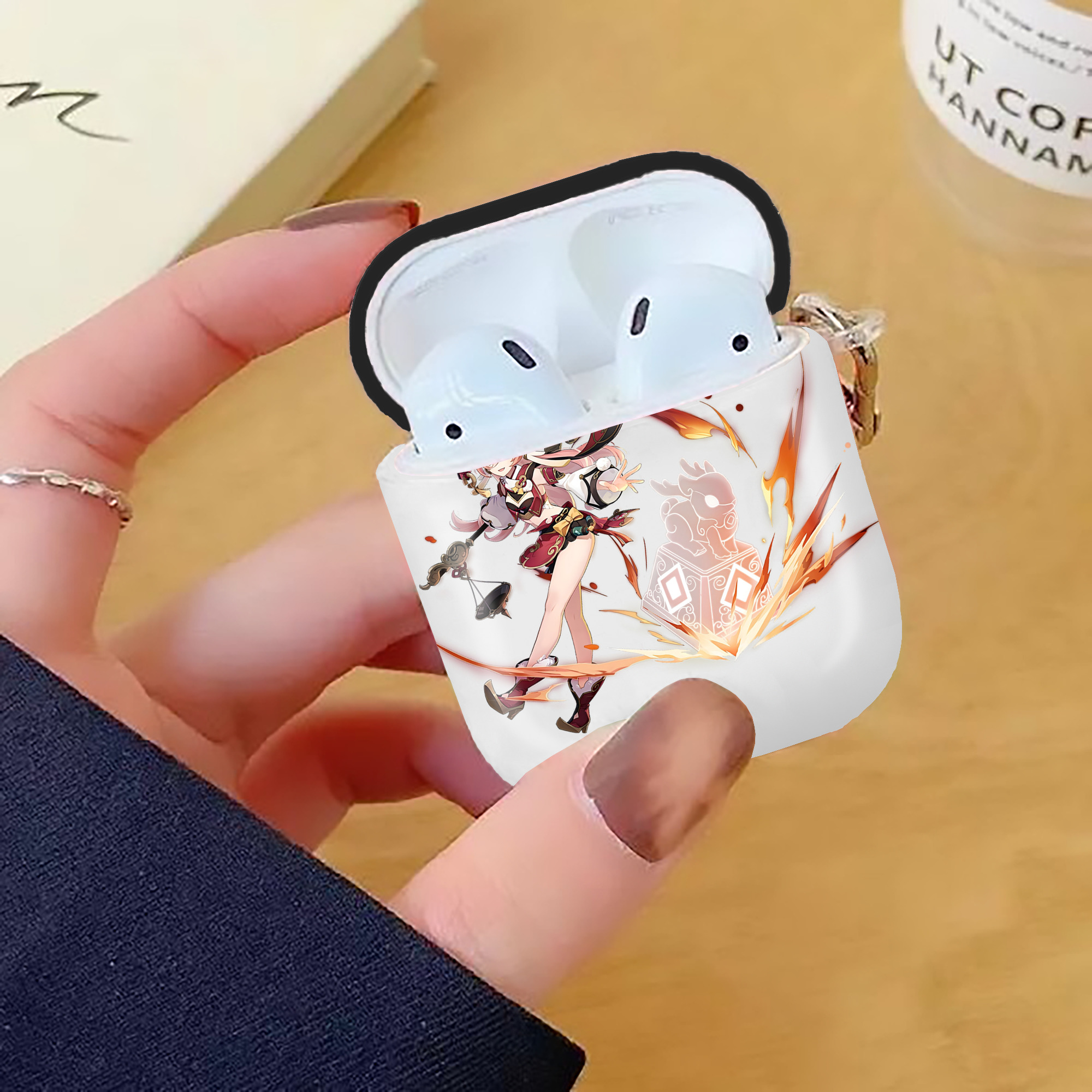 げんし神 ヤンフェイ genshin Yanfei AirPods 第2世代保護ケース ハードシェル ブラック 耐衝撃・防指紋・カラビナ付き