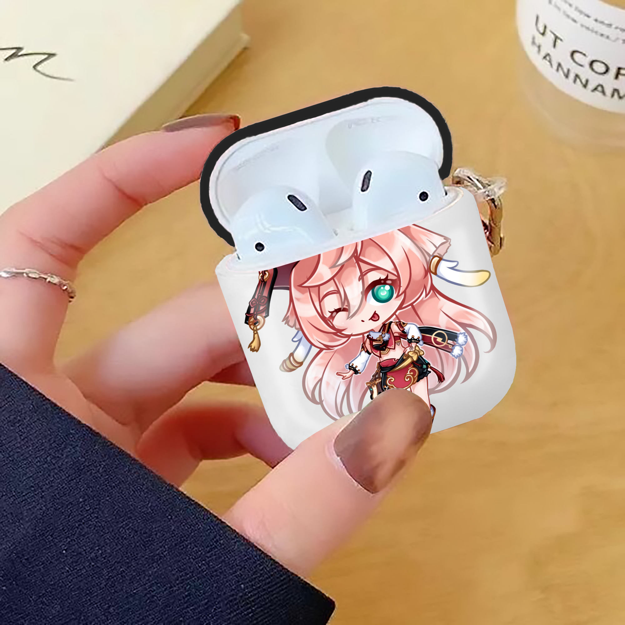 げんし神 ヤンフェイ genshin Yanfei AirPods 第2世代保護ケース ハードシェル ブラック 耐衝撃・防指紋・カラビナ付き