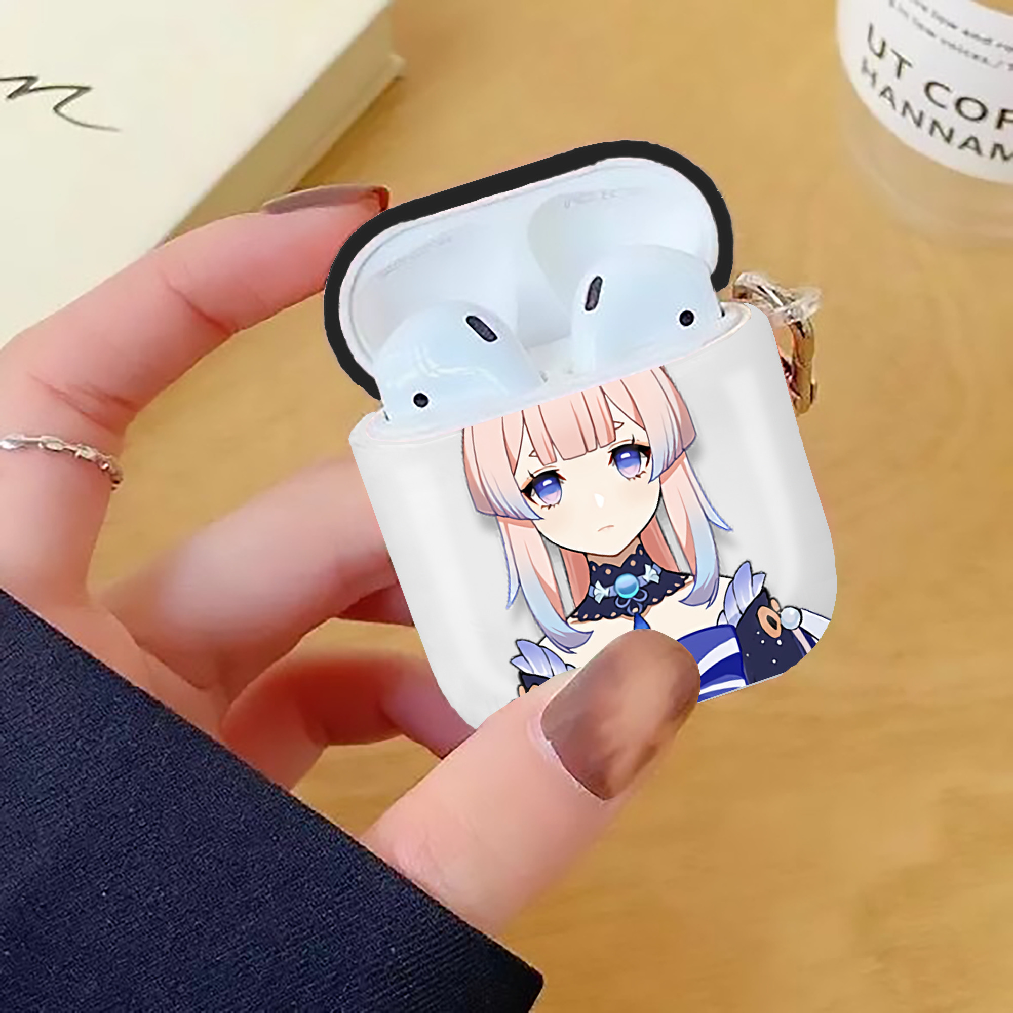 げんし神 珊瑚宮心海 サンゴノミヤ・ココミ genshin Sangonomiya Kokomi AirPods 第2世代保護ケース ハードシェル ブラック 耐衝撃・防指紋・カラビナ付き