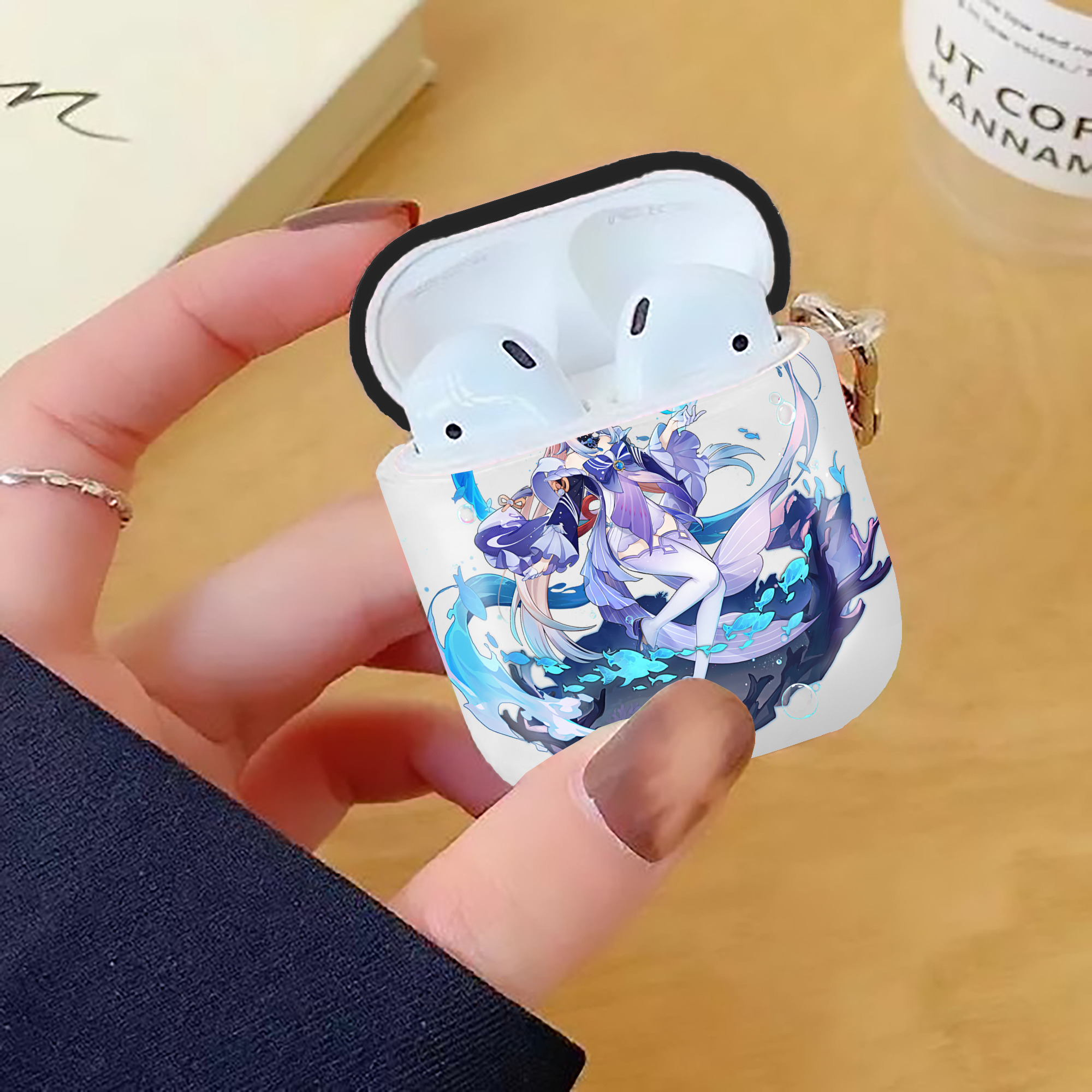 げんし神 珊瑚宮心海 サンゴノミヤ・ココミ genshin Sangonomiya Kokomi AirPods 第2世代保護ケース ハードシェル ブラック 耐衝撃・防指紋・カラビナ付き