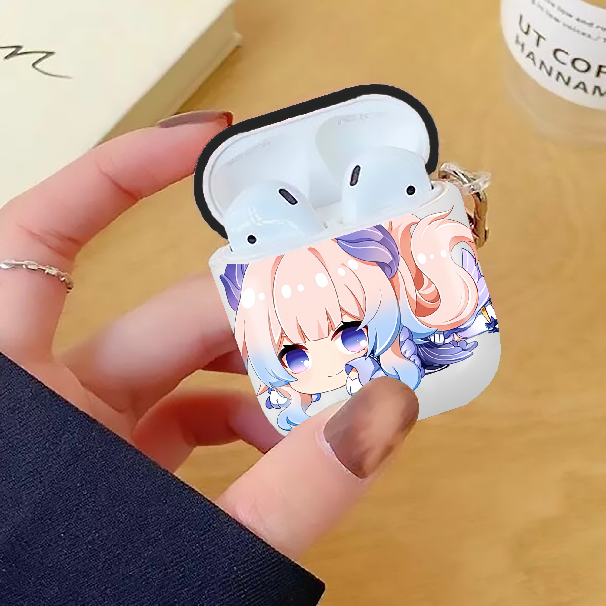 げんし神 珊瑚宮心海 サンゴノミヤ・ココミ genshin Sangonomiya Kokomi AirPods 第2世代保護ケース ハードシェル ブラック 耐衝撃・防指紋・カラビナ付き