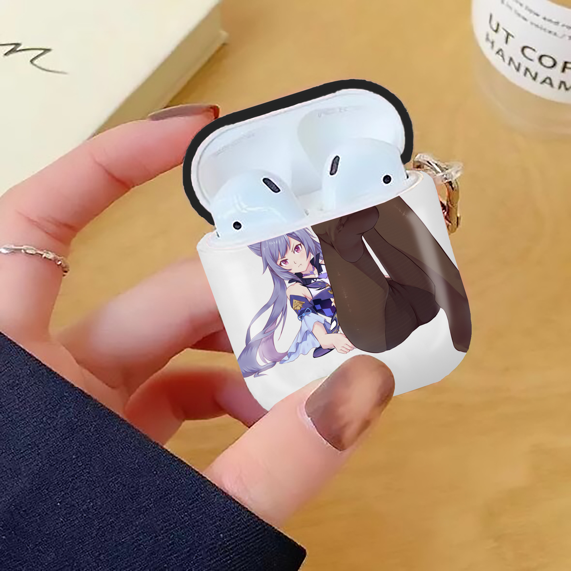 げんし神 刻晴 こくせい genshin Kokusei AirPods 第2世代保護ケース ハードシェル ブラック 耐衝撃・防指紋・カラビナ付き