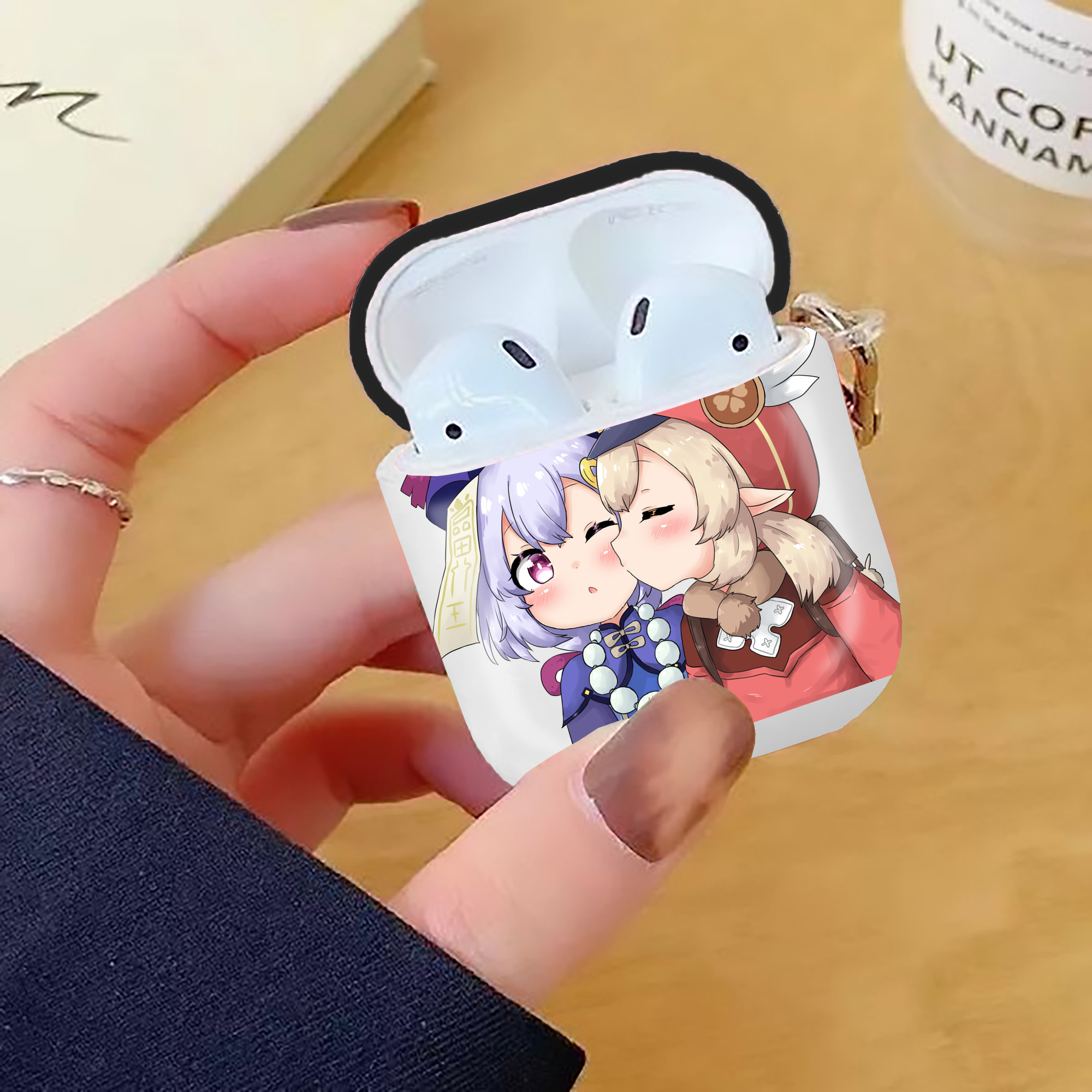 げんし神 七七 なな  genshin Nana AirPods 第2世代保護ケース ハードシェル ブラック 耐衝撃・防指紋・カラビナ付き