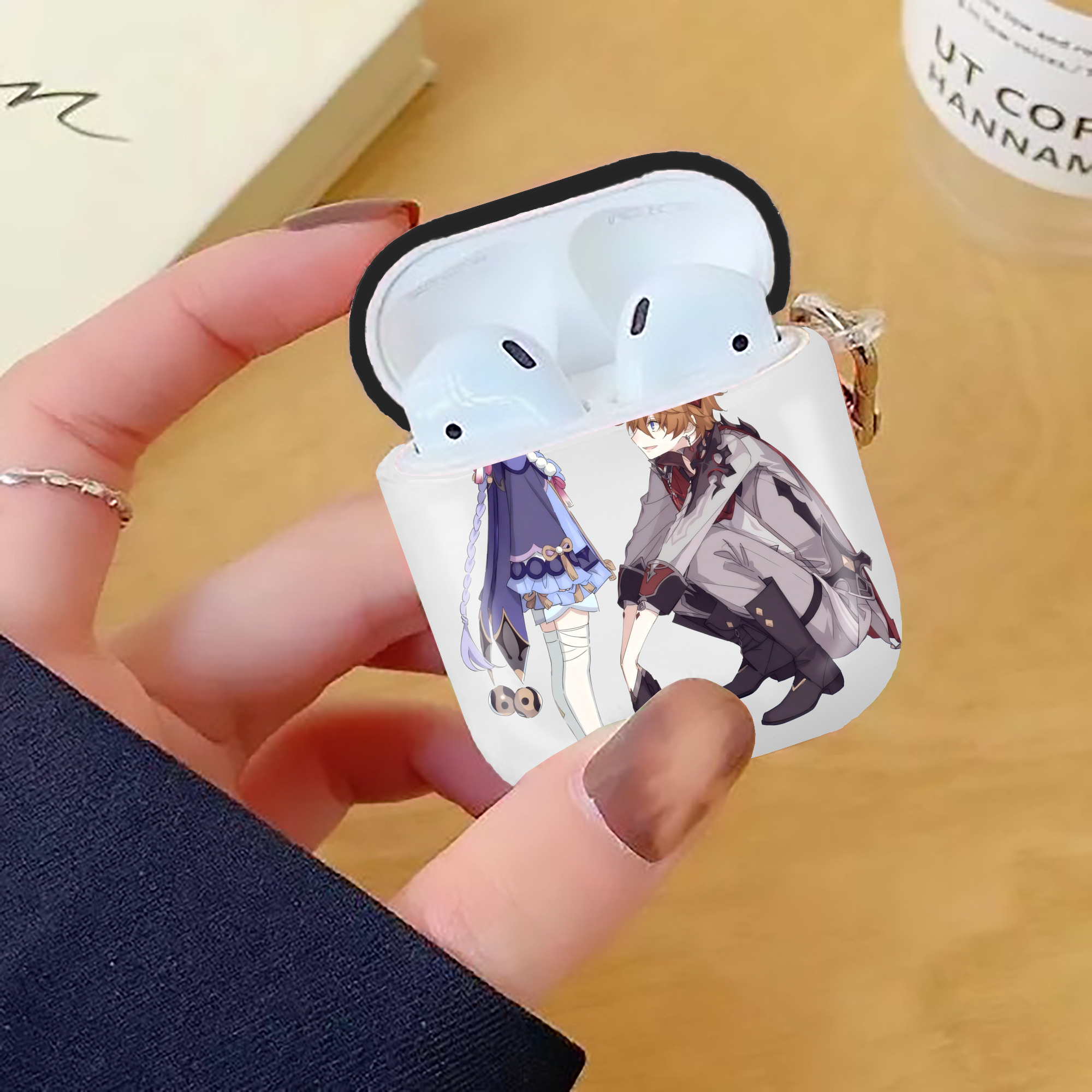 げんし神 七七 なな  genshin Nana AirPods 第2世代保護ケース ハードシェル ブラック 耐衝撃・防指紋・カラビナ付き