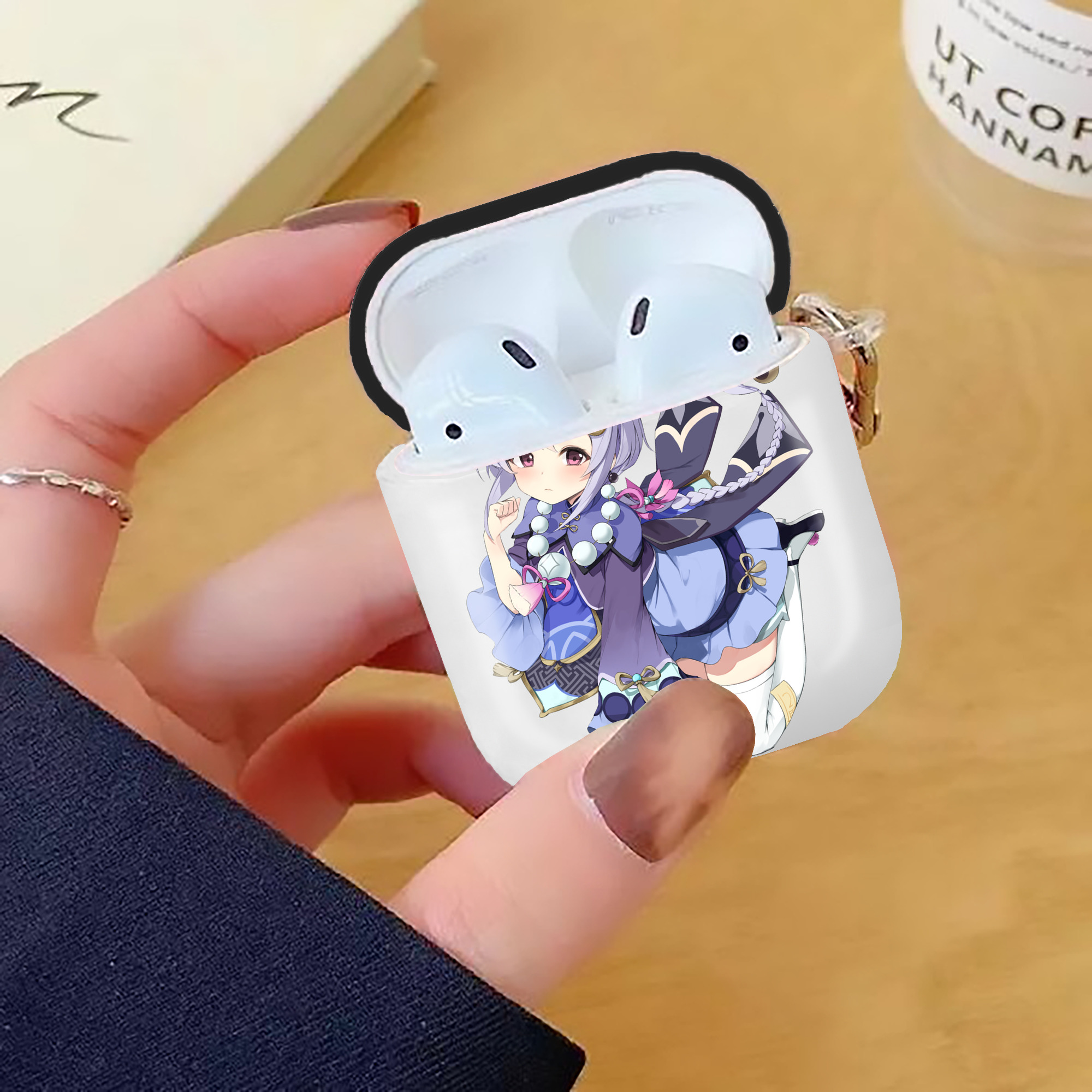 げんし神 七七 なな  genshin Nana AirPods 第2世代保護ケース ハードシェル ブラック 耐衝撃・防指紋・カラビナ付き