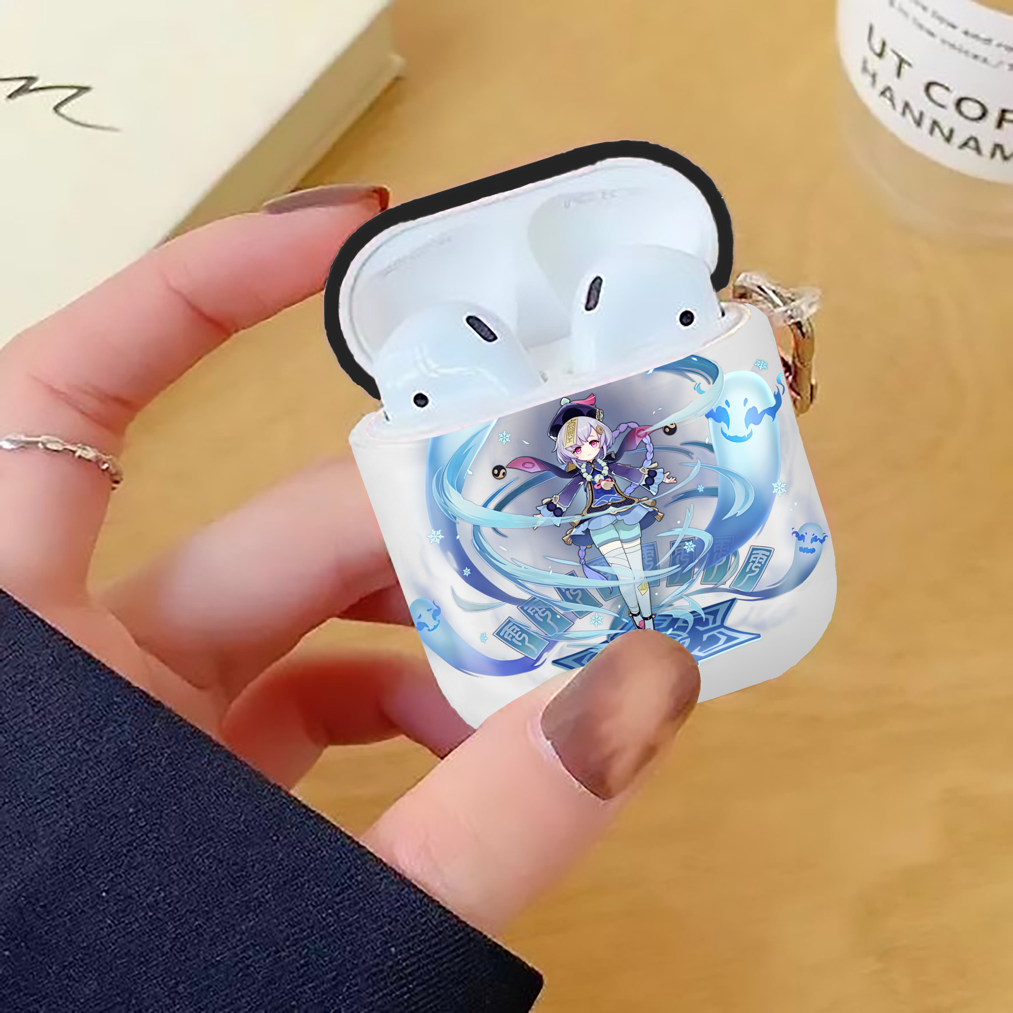 げんし神 七七 なな  genshin Nana AirPods 第2世代保護ケース ハードシェル ブラック 耐衝撃・防指紋・カラビナ付き
