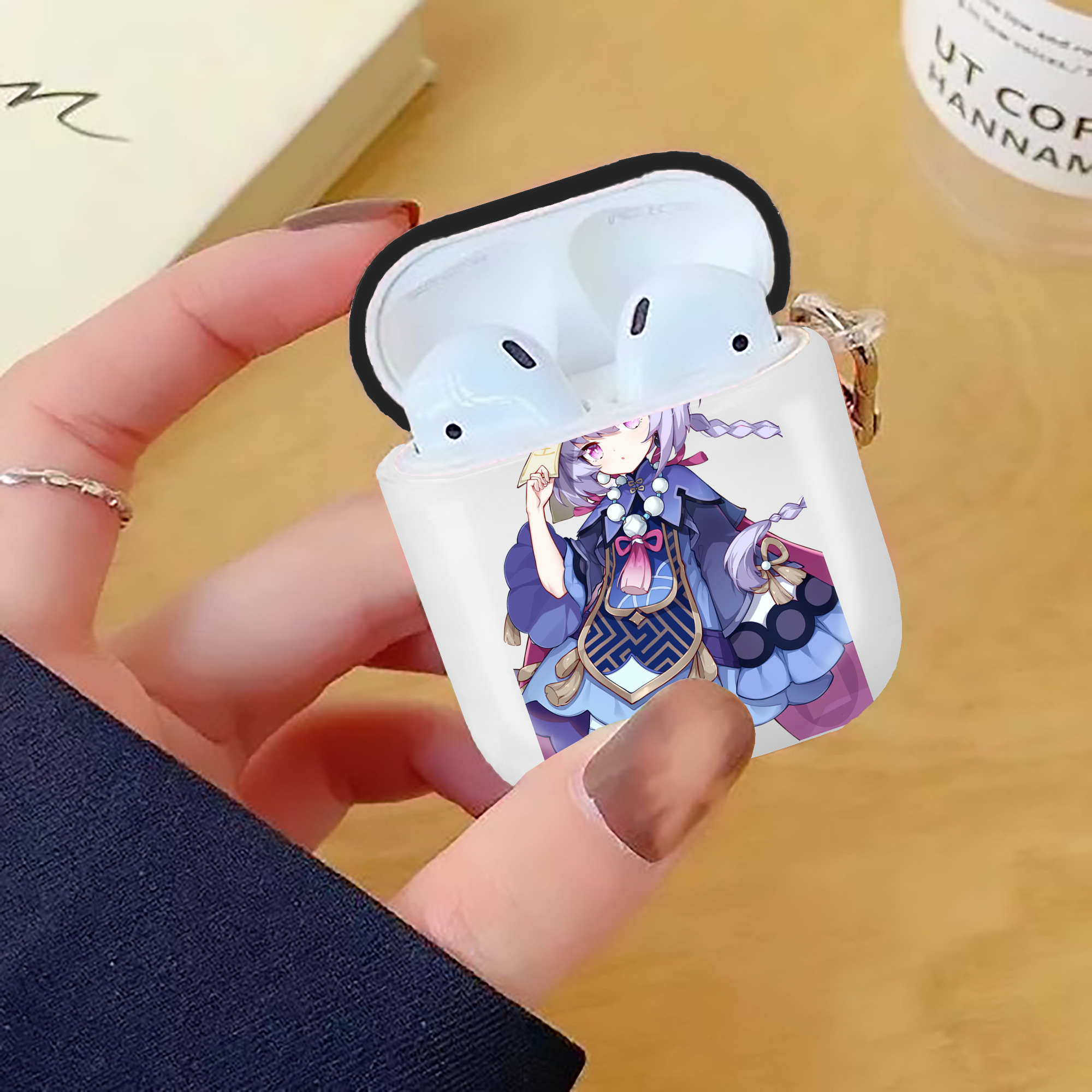 げんし神 七七 なな  genshin Nana AirPods 第2世代保護ケース ハードシェル ブラック 耐衝撃・防指紋・カラビナ付き